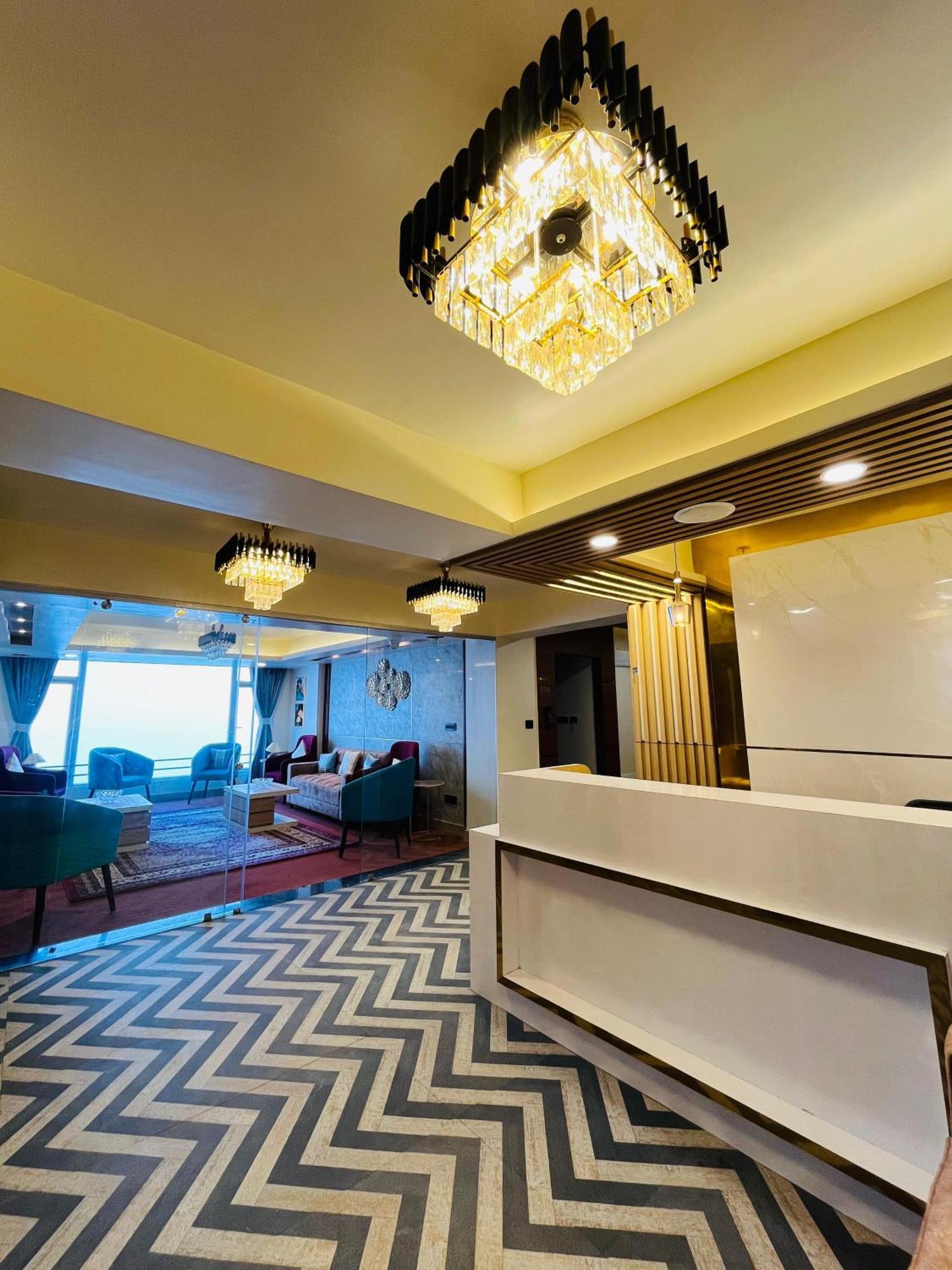 Luxury Stay At Hotel Broadway Boutique Mall Road Chowrasta Near Mahakal Temple Darjeeling  Exterior photo